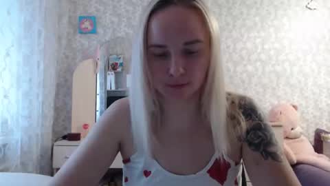 Snapshot of leggywily25 chatting on 10.23.25 leggywily25 online show from 10.23.25