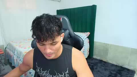 Snapshot of lei_77 chatting on 04.22.26 Lei online show from 04.22.26