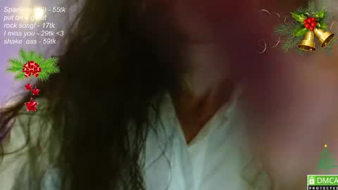 Snapshot of leia_bell chatting on 12.07.24 hey Im Leia and I love rock  online show from 12.07.24