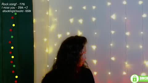 Snapshot of leia_bell chatting on 06.19.26 hey Im Leia and I love rock online show from 06.19.26