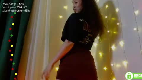 Snapshot of leia_bell chatting on 06.28.26 hey Im Leia and I love rock online show from 06.28.26