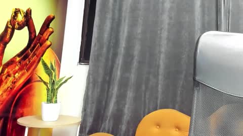 Snapshot of leia_cooper chatting on 12.16.25 leia_cooper online show from 12.16.25