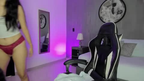 L E I A online show from 11.19.25