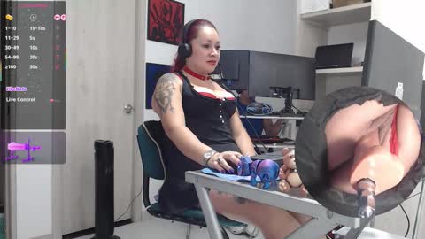 Snapshot of leidycrstnch21 chatting on 11.14.25 LeidyDi223 online show from 11.14.25
