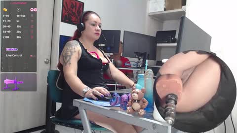 Snapshot of leidycrstnch21 chatting on 11.20.25 LeidyDi223 online show from 11.20.25