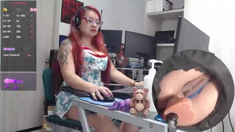 Snapshot of leidycrstnch21 chatting on 11.24.25 LeidyDi223 online show from 11.24.25