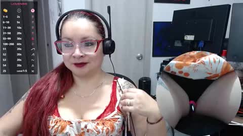 Snapshot of leidycrstnch21 chatting on 11.30.25 LeidyDi223 online show from 11.30.25