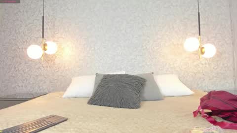 LEIGH ANGELS online show from 03.18.26