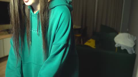 Snapshot of leila_4ever chatting on 12.10.24 Leila online show from 12.10.24