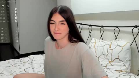 Snapshot of leila_4ever chatting on 03.12.25 Leila online show from 03.12.25