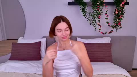 Snapshot of leilalawson chatting on 02.11.25 LeilaLawson online show from 02.11.25