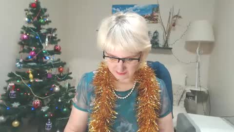Snapshot of leilamays chatting on 12.23.24 Leila Kinky online show from 12.23.24