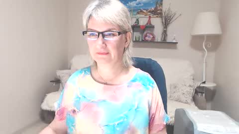 Snapshot of leilamays chatting on 06.08.26 Leila Kinky online show from 06.08.26