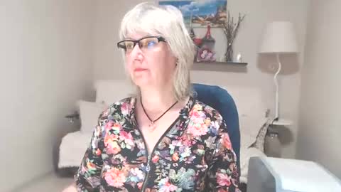Snapshot of leilamays chatting on 06.25.26 Leila Kinky online show from 06.25.26
