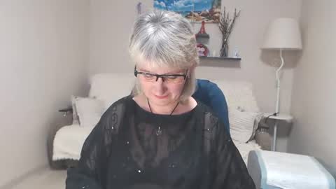 Snapshot of leilamays chatting on 07.15.26 Leila Kinky online show from 07.15.26