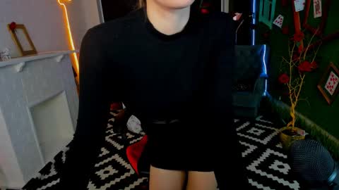 Snapshot of leilarai chatting on 03.04.25 Leila Rai online show from 03.04.25