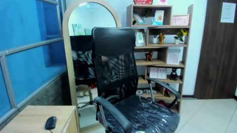 Leila online show from 10.31.25