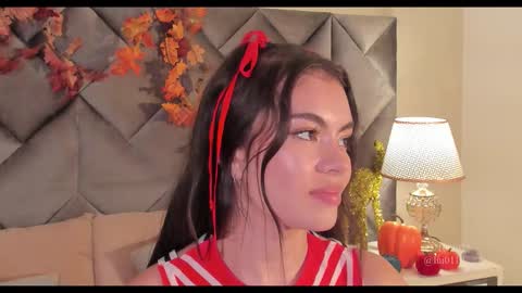 Leizathompson online show from 10.25.25