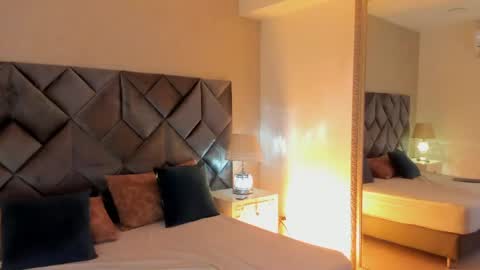 Leizathompson online show from 04.18.26