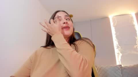 lena_jhons online show from 11.27.25