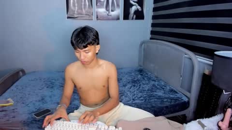 Snapshot of lenard_lust chatting on 09.26.25 lenard online show from 09.26.25