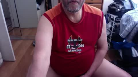 Snapshot of lennyfife chatting on 10.21.25 Pussylicker online show from 10.21.25