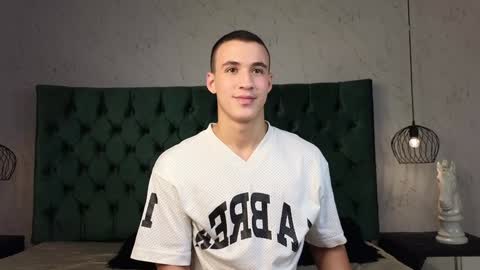 Snapshot of leo_delvey chatting on 12.05.24 leo online show from 12.05.24