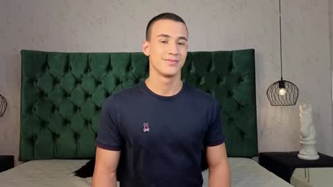 Snapshot of leo_delvey chatting on 01.21.25 leo online show from 01.21.25