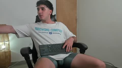Snapshot of leo_jones389 chatting on 06.11.26 Leo Jones online show from 06.11.26
