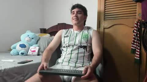 Snapshot of leo_jones389 chatting on 06.21.26 Leo Jones online show from 06.21.26