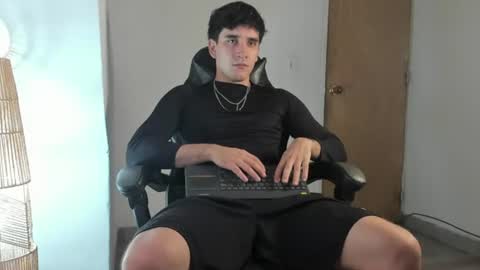 Snapshot of leo_jones389 chatting on 07.02.26 Leo Jones online show from 07.02.26