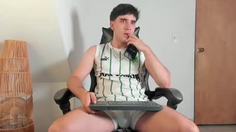 Snapshot of leo_jones389 chatting on 07.18.26 Leo Jones online show from 07.18.26