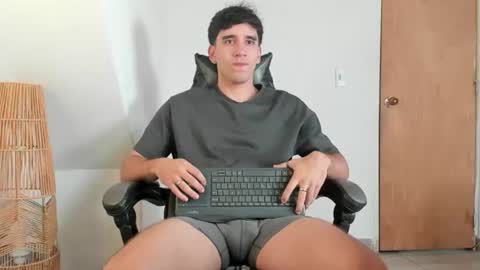 Snapshot of leo_jones389 chatting on 07.19.26 Leo Jones online show from 07.19.26