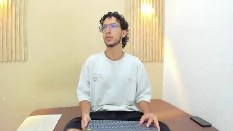 Snapshot of leo_sanz6 chatting on 06.02.26 LEO online show from 06.02.26
