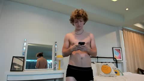 Snapshot of leo_wildd chatting on 10.19.25 leo_wildd online show from 10.19.25