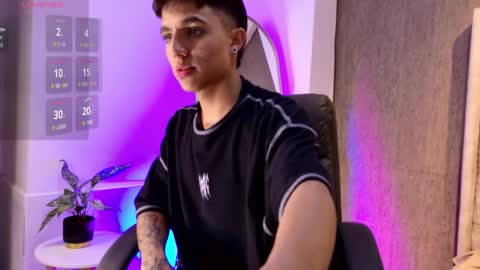 leohard_ online show from 04.10.26