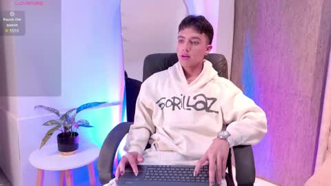 leohard_ online show from 04.13.26