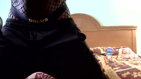 Snapshot of leon8726 chatting on 12.07.24 Mr. Good Bar online show from 12.07.24