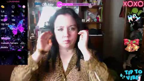 Snapshot of leona_harrison chatting on 12.12.24 Leona Harrison online show from 12.12.24