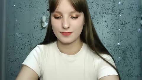 Snapshot of leonaalove chatting on 10.29.25 Leonaalove online show from 10.29.25