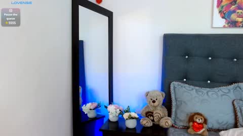 Snapshot of leonacutecam chatting on 01.09.25 LUCY online show from 01.09.25