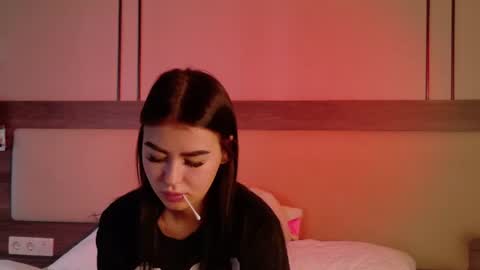 Snapshot of leonameilee chatting on 06.30.26 Mila online show from 06.30.26