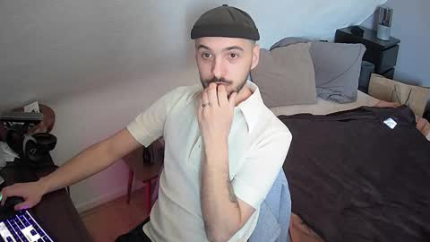 Snapshot of leonardo_grande chatting on 03.18.26 Leonardo online show from 03.18.26