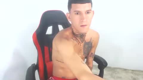 Snapshot of leonardo_twinks chatting on 10.24.25 Leonardo Adams online show from 10.24.25