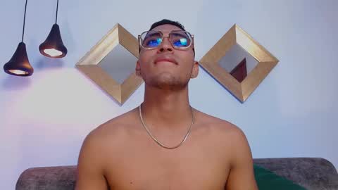 Snapshot of leondisanto chatting on 12.05.25 Leon online show from 12.05.25