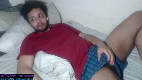 Snapshot of leonevans33 chatting on 02.12.26 LSE online show from 02.12.26