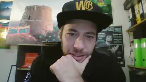 Snapshot of leonidascum chatting on 12.01.25 leonidascum online show from 12.01.25