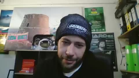 Snapshot of leonidascum chatting on 12.20.25 leonidascum online show from 12.20.25