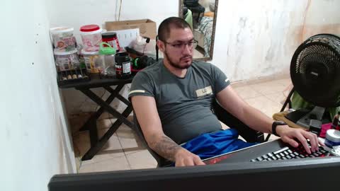 Snapshot of leonino231 chatting on 10.10.25 leonino231 online show from 10.10.25