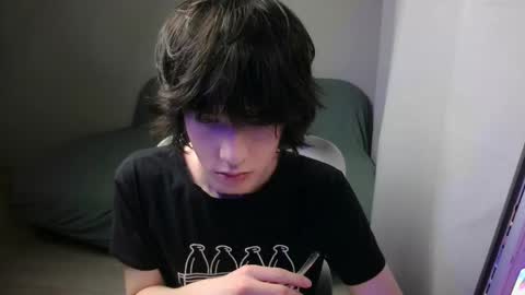 Snapshot of leonkissboy chatting on 02.06.26 leonkissboy online show from 02.06.26